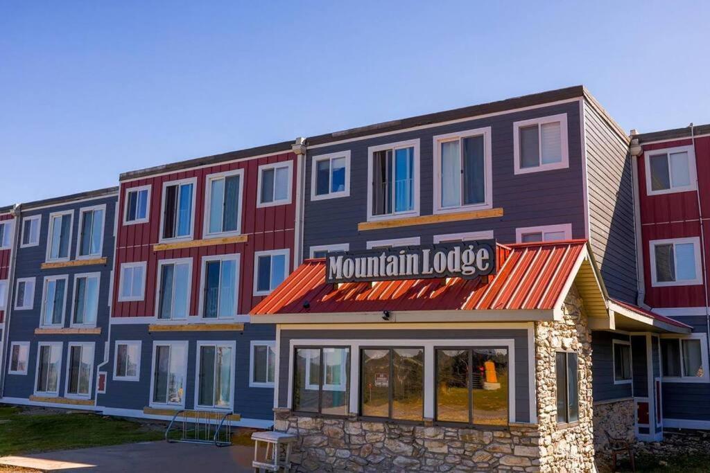 Mountain Lodge Getaway, Ski-In/Ski-Out, Heart Of The Village Snowshoe Exterior photo